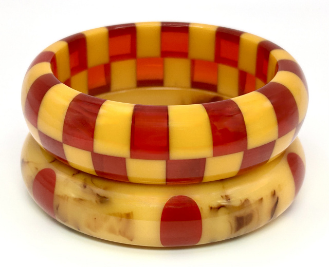 SZ6 Shultz red prystal with corn bakelite checkerboard bangle